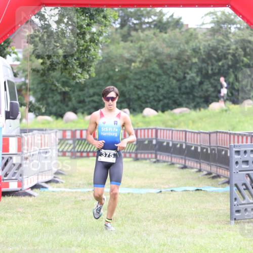 21.06.2026 - 29. Vierlanden-Triathlon Andreas Tolksdorf http://msf.ph/oto/9870069 21.06.2026 10:48:59 Ziel  meine-sportfotos.de