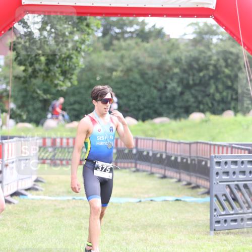 21.06.2026 - 29. Vierlanden-Triathlon Andreas Tolksdorf http://msf.ph/oto/9870085 21.06.2026 10:49:03 Ziel  meine-sportfotos.de