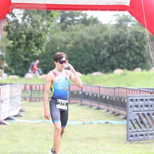 21.06.2026 - 29. Vierlanden-Triathlon Andreas Tolksdorf http://msf.ph/oto/9870098 21.06.2026 10:49:03 Ziel  meine-sportfotos.de