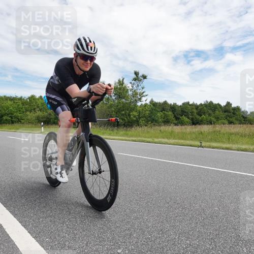 21.06.2026 - Viking Triathlon Michael Burmester http://msf.ph/oto/9870100 21.06.2026 12:08:20 Radfahren 37, 138, 295, 305, 410, 411, 490, 622, 652 meine-sportfotos.de