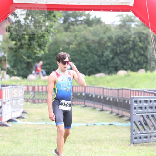 21.06.2026 - 29. Vierlanden-Triathlon Andreas Tolksdorf http://msf.ph/oto/9870104 21.06.2026 10:49:03 Ziel  meine-sportfotos.de