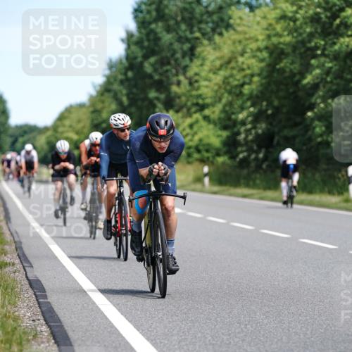 21.06.2026 - Viking Triathlon Michael Burmester http://msf.ph/oto/9870116 21.06.2026 12:32:54 Radfahren 93, 97, 114, 116, 237, 247, 265, 289, 447, 450, 454, 579 meine-sportfotos.de