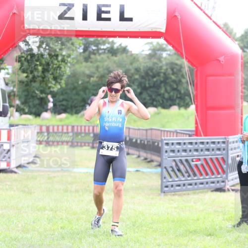 21.06.2026 - 29. Vierlanden-Triathlon Andreas Tolksdorf http://msf.ph/oto/9870145 21.06.2026 10:49:04 Ziel  meine-sportfotos.de