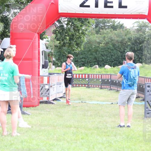 21.06.2026 - 29. Vierlanden-Triathlon Andreas Tolksdorf http://msf.ph/oto/9870221 21.06.2026 10:49:52 Ziel 335, 335 meine-sportfotos.de