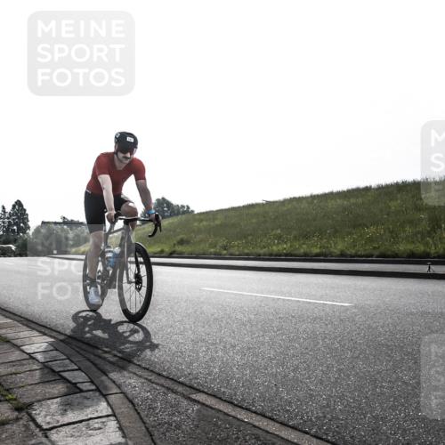 21.06.2026 - 29. Vierlanden-Triathlon H.Heesch http://msf.ph/oto/9870249 21.06.2026 09:07:39 Radfahren 121 meine-sportfotos.de
