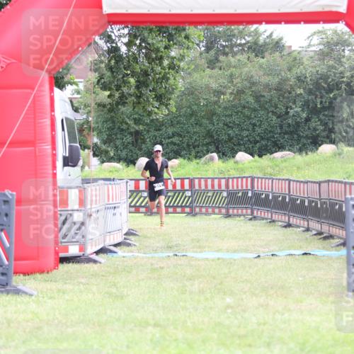 21.06.2026 - 29. Vierlanden-Triathlon Andreas Tolksdorf http://msf.ph/oto/9870276 21.06.2026 10:51:41 Ziel 311, 311 meine-sportfotos.de
