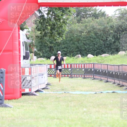 21.06.2026 - 29. Vierlanden-Triathlon Andreas Tolksdorf http://msf.ph/oto/9870292 21.06.2026 10:51:41 Ziel 311, 311 meine-sportfotos.de