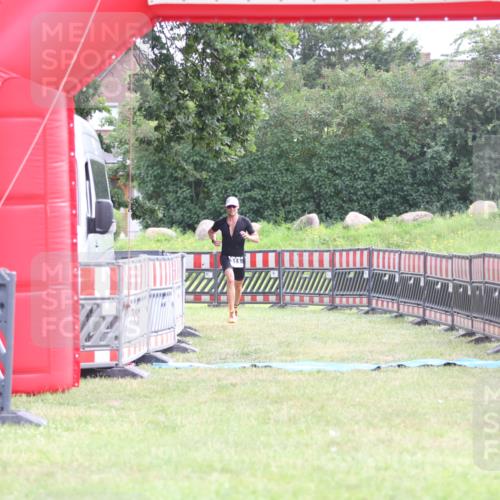 21.06.2026 - 29. Vierlanden-Triathlon Andreas Tolksdorf http://msf.ph/oto/9870298 21.06.2026 10:51:41 Ziel 311, 311 meine-sportfotos.de