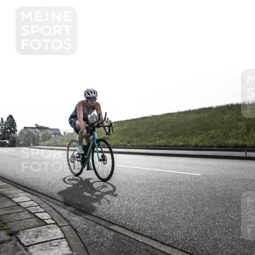21.06.2026 - 29. Vierlanden-Triathlon H.Heesch http://msf.ph/oto/9870332 21.06.2026 09:09:55 Radfahren 229, 240 meine-sportfotos.de