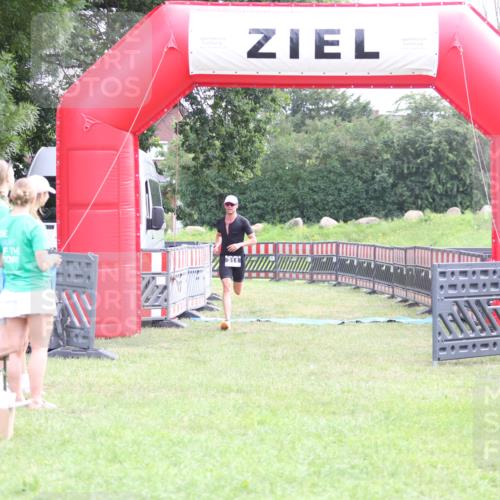 21.06.2026 - 29. Vierlanden-Triathlon Andreas Tolksdorf http://msf.ph/oto/9870335 21.06.2026 10:51:43 Ziel 311, 311 meine-sportfotos.de