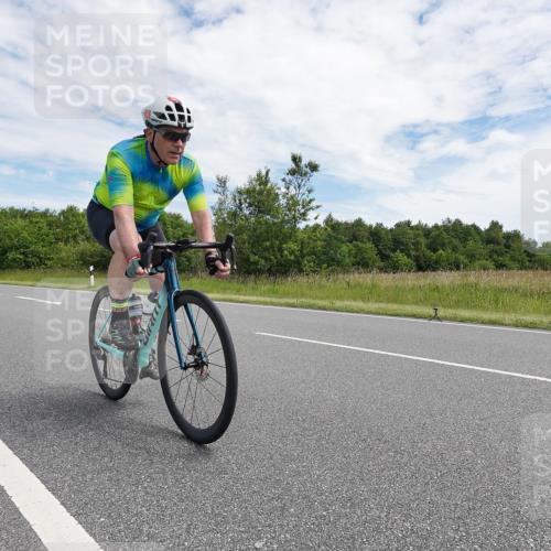 21.06.2026 - Viking Triathlon Michael Burmester http://msf.ph/oto/9870355 21.06.2026 12:10:43 Radfahren 99, 106, 113, 199, 203, 244, 283, 307, 337, 483, 610, 640 meine-sportfotos.de