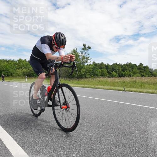 21.06.2026 - Viking Triathlon Michael Burmester http://msf.ph/oto/9870381 21.06.2026 12:10:58 Radfahren 95, 199, 227, 244, 250, 250, 265, 392, 433, 459, 526, 557, 560, 619 meine-sportfotos.de