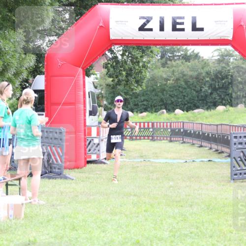 21.06.2026 - 29. Vierlanden-Triathlon Andreas Tolksdorf http://msf.ph/oto/9870429 21.06.2026 10:51:44 Ziel 311, 311 meine-sportfotos.de