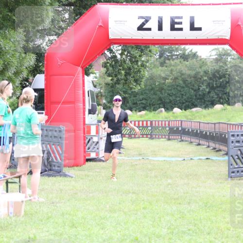21.06.2026 - 29. Vierlanden-Triathlon Andreas Tolksdorf http://msf.ph/oto/9870437 21.06.2026 10:51:44 Ziel 311, 311 meine-sportfotos.de