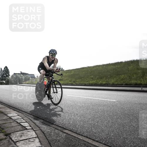 21.06.2026 - 29. Vierlanden-Triathlon H.Heesch http://msf.ph/oto/9870471 21.06.2026 09:12:17 Radfahren 64, 116 meine-sportfotos.de