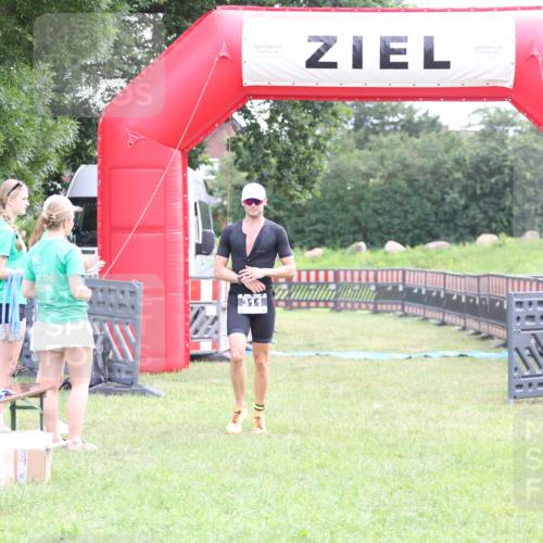21.06.2026 - 29. Vierlanden-Triathlon Andreas Tolksdorf http://msf.ph/oto/9870496 21.06.2026 10:51:45 Ziel 311, 311 meine-sportfotos.de