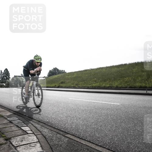 21.06.2026 - 29. Vierlanden-Triathlon H.Heesch http://msf.ph/oto/9870497 21.06.2026 09:12:35 Radfahren 23, 57, 111 meine-sportfotos.de