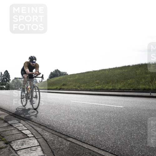 21.06.2026 - 29. Vierlanden-Triathlon H.Heesch http://msf.ph/oto/9870511 21.06.2026 09:12:45 Radfahren 13, 15, 132, 290 meine-sportfotos.de