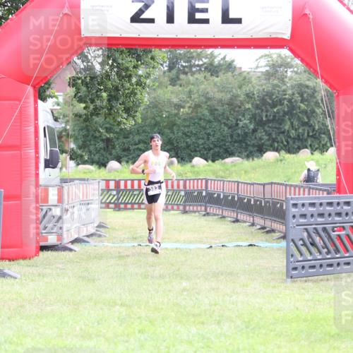 21.06.2026 - 29. Vierlanden-Triathlon Andreas Tolksdorf http://msf.ph/oto/9870528 21.06.2026 10:52:13 Ziel  meine-sportfotos.de