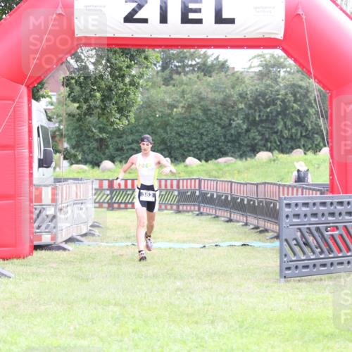 21.06.2026 - 29. Vierlanden-Triathlon Andreas Tolksdorf http://msf.ph/oto/9870560 21.06.2026 10:52:13 Ziel  meine-sportfotos.de
