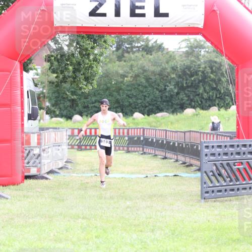 21.06.2026 - 29. Vierlanden-Triathlon Andreas Tolksdorf http://msf.ph/oto/9870568 21.06.2026 10:52:13 Ziel  meine-sportfotos.de