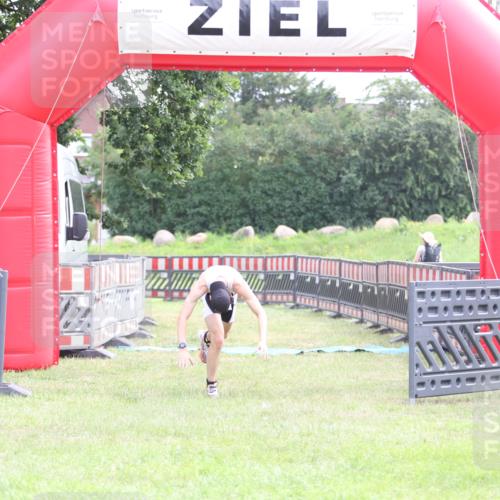21.06.2026 - 29. Vierlanden-Triathlon Andreas Tolksdorf http://msf.ph/oto/9870595 21.06.2026 10:52:14 Ziel  meine-sportfotos.de