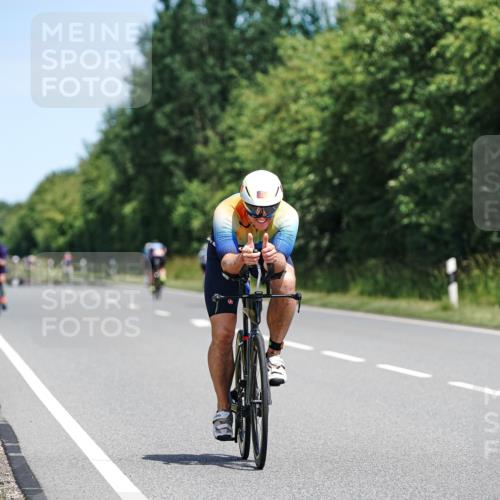 21.06.2026 - Viking Triathlon Michael Burmester http://msf.ph/oto/9870622 21.06.2026 12:35:33 Radfahren 14, 37, 153, 153, 245, 335, 377, 486, 511, 521, 562 meine-sportfotos.de