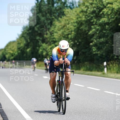 21.06.2026 - Viking Triathlon Michael Burmester http://msf.ph/oto/9870627 21.06.2026 12:35:33 Radfahren 14, 37, 153, 153, 245, 335, 377, 486, 511, 521, 562 meine-sportfotos.de
