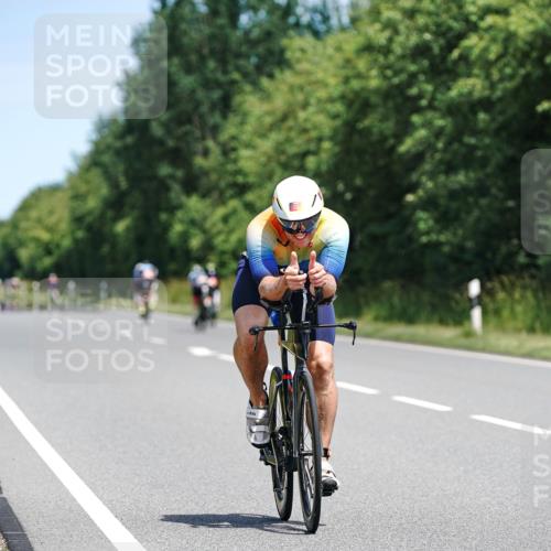 21.06.2026 - Viking Triathlon Michael Burmester http://msf.ph/oto/9870632 21.06.2026 12:35:33 Radfahren 14, 37, 153, 153, 245, 335, 377, 486, 511, 521, 562 meine-sportfotos.de