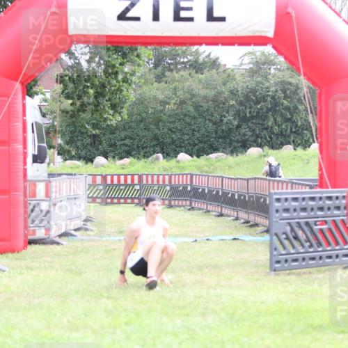 21.06.2026 - 29. Vierlanden-Triathlon Andreas Tolksdorf http://msf.ph/oto/9870648 21.06.2026 10:52:15 Ziel  meine-sportfotos.de
