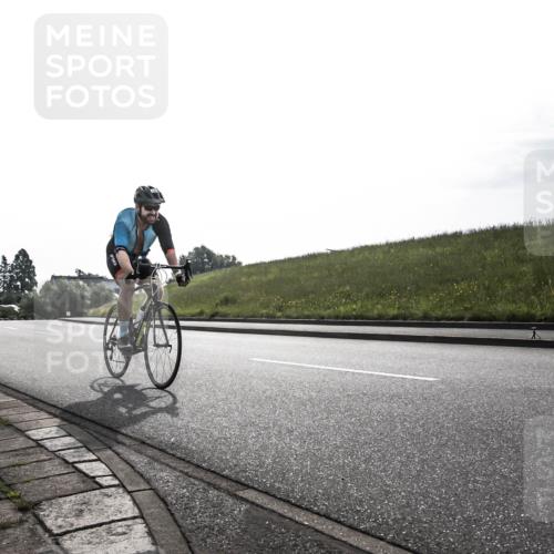21.06.2026 - 29. Vierlanden-Triathlon H.Heesch http://msf.ph/oto/9870654 21.06.2026 09:14:43 Radfahren 183, 299, 302 meine-sportfotos.de
