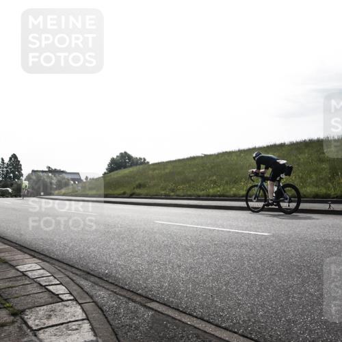 21.06.2026 - 29. Vierlanden-Triathlon H.Heesch http://msf.ph/oto/9870670 21.06.2026 09:15:28 Radfahren 14 meine-sportfotos.de
