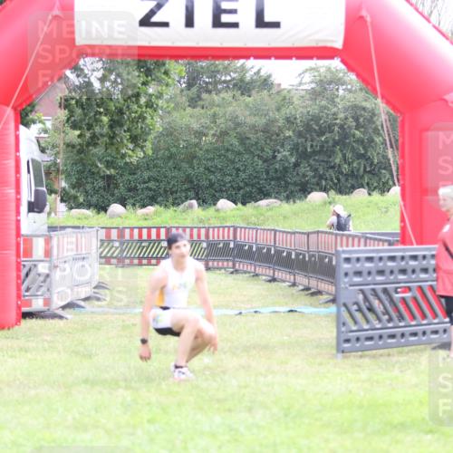 21.06.2026 - 29. Vierlanden-Triathlon Andreas Tolksdorf http://msf.ph/oto/9870673 21.06.2026 10:52:15 Ziel  meine-sportfotos.de