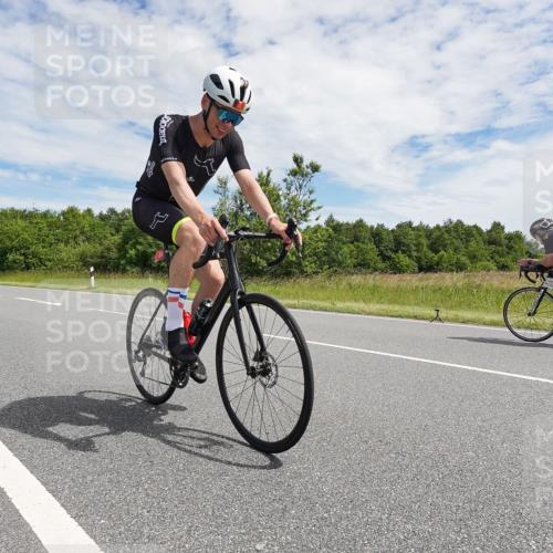 21.06.2026 - Viking Triathlon Michael Burmester http://msf.ph/oto/9870676 21.06.2026 12:12:52 Radfahren 301, 303, 473, 491, 566 meine-sportfotos.de