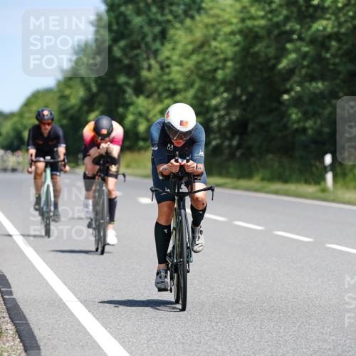 21.06.2026 - Viking Triathlon Michael Burmester http://msf.ph/oto/9870681 21.06.2026 12:35:47 Radfahren 14, 37, 37, 153, 427, 449, 486, 562, 667 meine-sportfotos.de