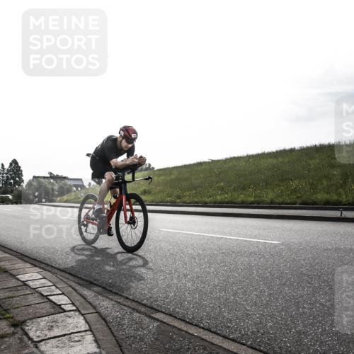 21.06.2026 - 29. Vierlanden-Triathlon H.Heesch http://msf.ph/oto/9870686 21.06.2026 09:15:37 Radfahren 10, 192 meine-sportfotos.de