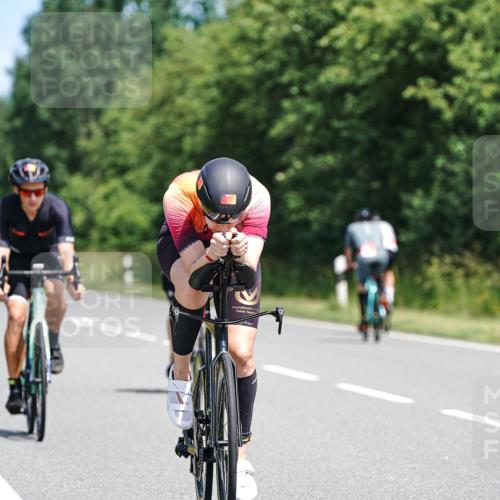 21.06.2026 - Viking Triathlon Michael Burmester http://msf.ph/oto/9870693 21.06.2026 12:35:48 Radfahren 14, 37, 37, 153, 427, 449, 486, 562, 667 meine-sportfotos.de