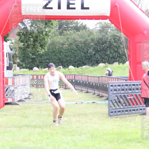 21.06.2026 - 29. Vierlanden-Triathlon Andreas Tolksdorf http://msf.ph/oto/9870704 21.06.2026 10:52:15 Ziel  meine-sportfotos.de