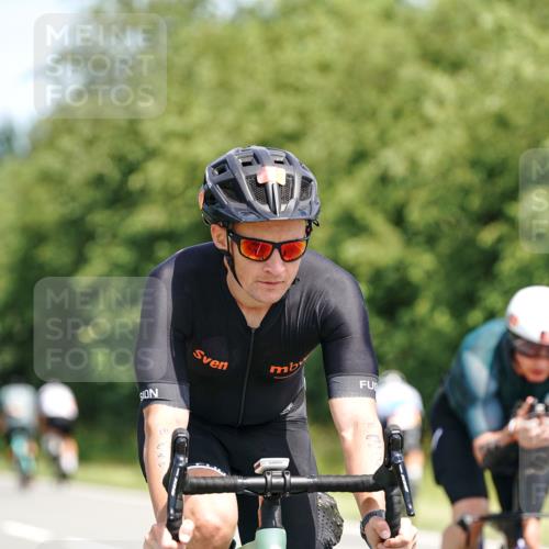 21.06.2026 - Viking Triathlon Michael Burmester http://msf.ph/oto/9870710 21.06.2026 12:35:50 Radfahren 14, 37, 37, 153, 427, 449, 486, 562, 667 meine-sportfotos.de