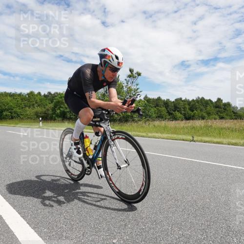 21.06.2026 - Viking Triathlon Michael Burmester http://msf.ph/oto/9870727 21.06.2026 12:13:22 Radfahren 1, 4, 14, 18, 18, 70, 92, 107, 117, 131, 151, 175, 207, 296, 376, 414, 486, 487, 506, 559, 574, 637, 664 meine-sportfotos.de