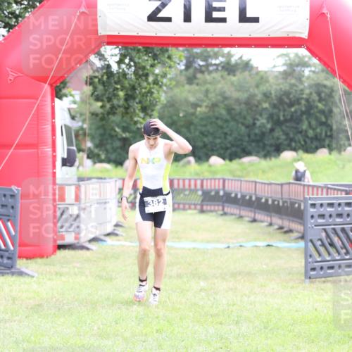 21.06.2026 - 29. Vierlanden-Triathlon Andreas Tolksdorf http://msf.ph/oto/9870728 21.06.2026 10:52:16 Ziel  meine-sportfotos.de