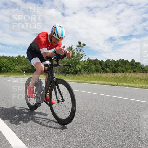 21.06.2026 - Viking Triathlon Michael Burmester http://msf.ph/oto/9870732 21.06.2026 12:13:23 Radfahren 1, 4, 14, 18, 18, 70, 92, 107, 117, 131, 151, 175, 207, 296, 376, 414, 486, 487, 506, 559, 574, 637, 664 meine-sportfotos.de