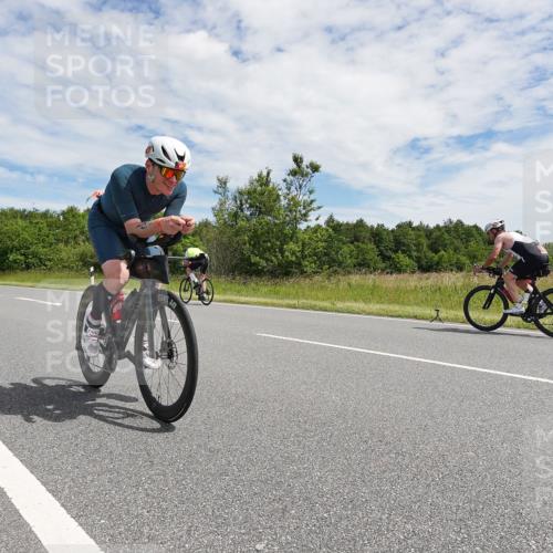 21.06.2026 - Viking Triathlon Michael Burmester http://msf.ph/oto/9870741 21.06.2026 12:13:28 Radfahren 1, 4, 18, 18, 33, 70, 92, 107, 117, 151, 156, 175, 207, 296, 414, 486, 487, 506, 559, 574, 637 meine-sportfotos.de