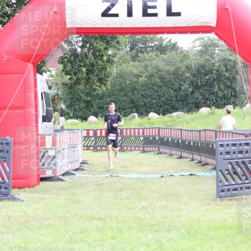 21.06.2026 - 29. Vierlanden-Triathlon Andreas Tolksdorf http://msf.ph/oto/9870745 21.06.2026 10:53:10 Ziel 37, 37 meine-sportfotos.de