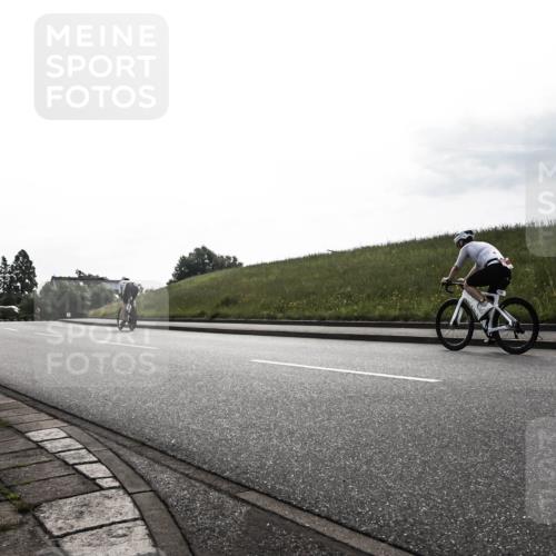 21.06.2026 - 29. Vierlanden-Triathlon H.Heesch http://msf.ph/oto/9870760 21.06.2026 09:17:27 Radfahren 3, 127, 202 meine-sportfotos.de