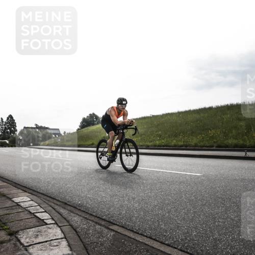 21.06.2026 - 29. Vierlanden-Triathlon H.Heesch http://msf.ph/oto/9870788 21.06.2026 09:17:35 Radfahren 16, 51, 233 meine-sportfotos.de
