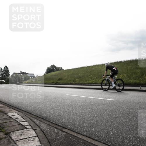 21.06.2026 - 29. Vierlanden-Triathlon H.Heesch http://msf.ph/oto/9870799 21.06.2026 09:17:54 Radfahren 106, 226 meine-sportfotos.de