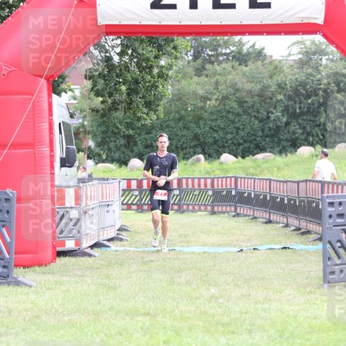 21.06.2026 - 29. Vierlanden-Triathlon Andreas Tolksdorf http://msf.ph/oto/9870810 21.06.2026 10:53:11 Ziel 37, 37 meine-sportfotos.de