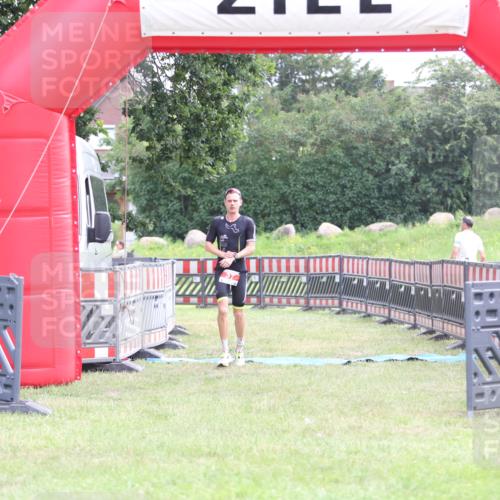 21.06.2026 - 29. Vierlanden-Triathlon Andreas Tolksdorf http://msf.ph/oto/9870816 21.06.2026 10:53:11 Ziel 37, 37 meine-sportfotos.de