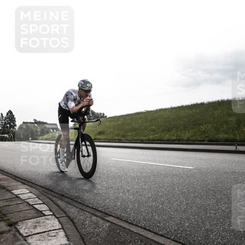 21.06.2026 - 29. Vierlanden-Triathlon H.Heesch http://msf.ph/oto/9870818 21.06.2026 09:18:08 Radfahren 31, 284 meine-sportfotos.de